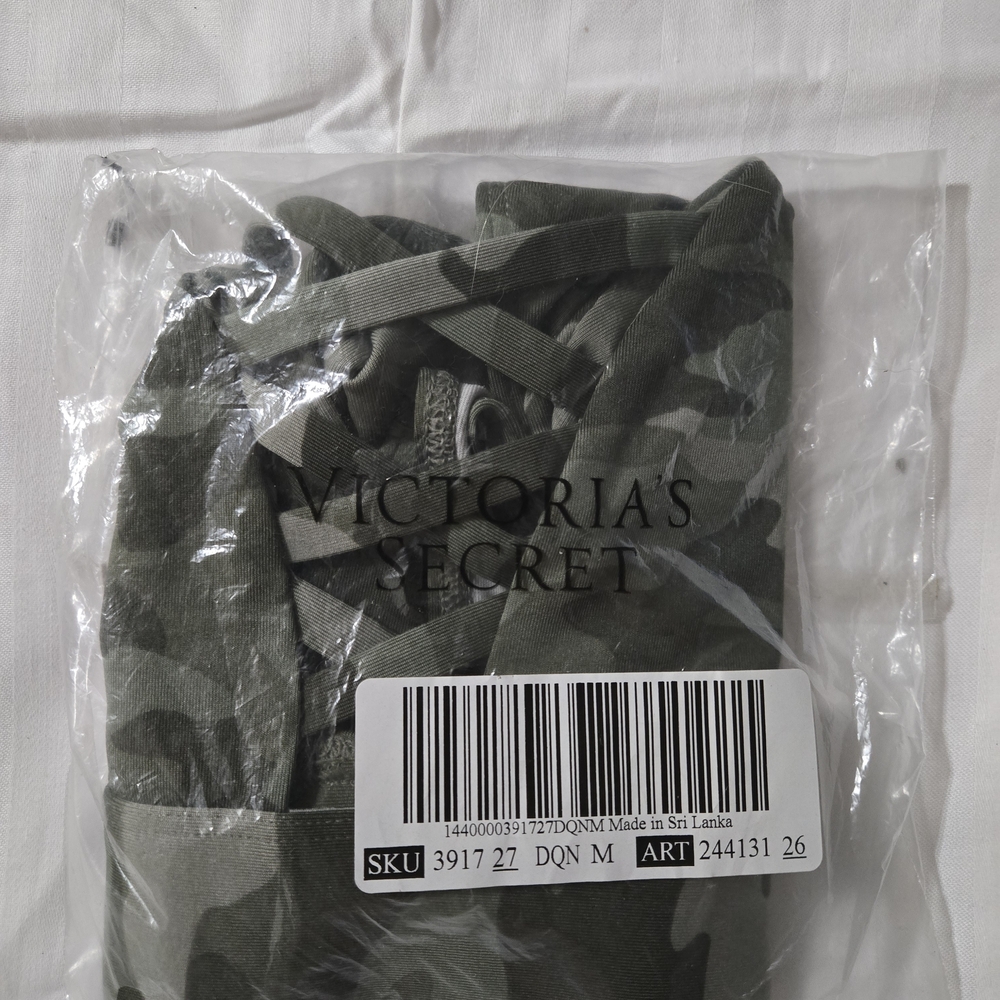 Victoria's Secret Green Camo Sports Bra - Picture 2 of 7